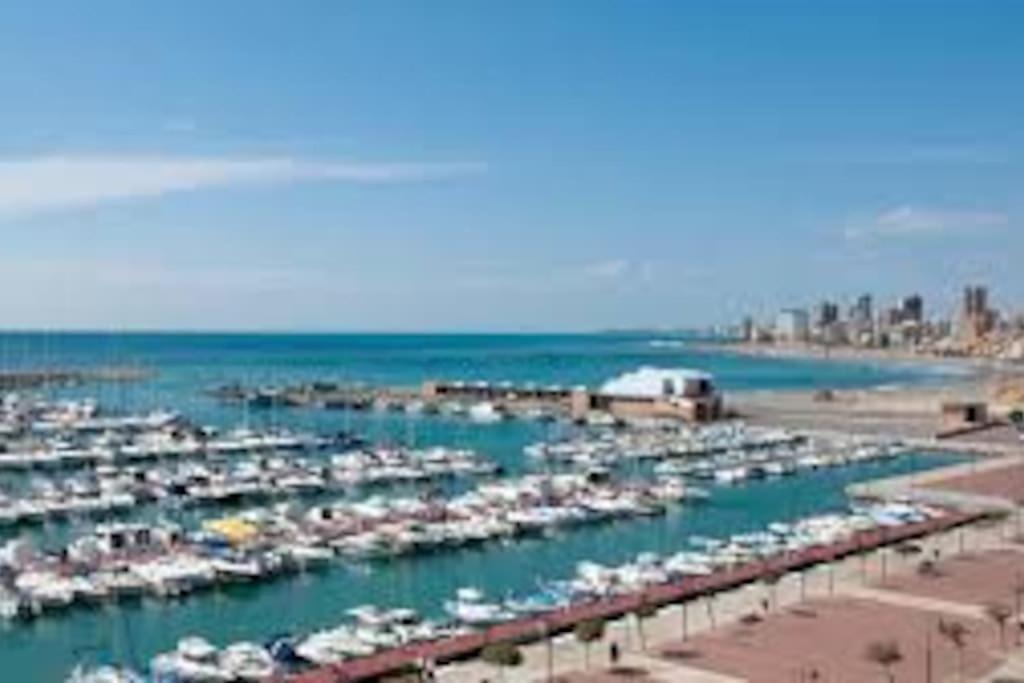 A 1 Minuto De La Playa Del Campello Apartamento Exterior foto